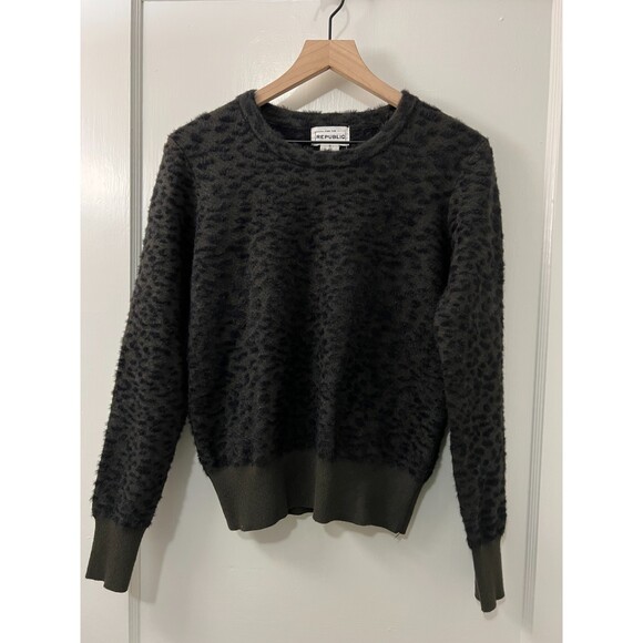 For The Republic Women's Pullover Sweater Fuzzy Green Black Animal Print Size S - Picture 1 of 7